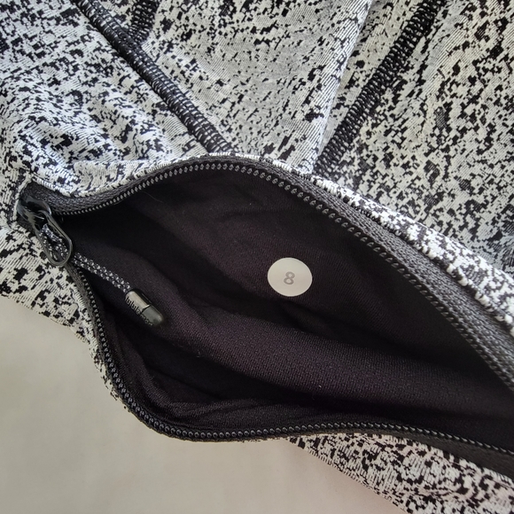 Lululemon Outrun Athletic Crops Power Luxtreme in Spray Jacquard White/Black, 8 - Picture 8 of 10
